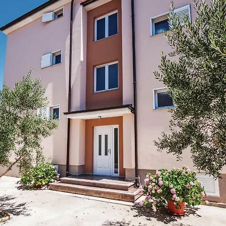Apartment Two-bedroom In Pakostane